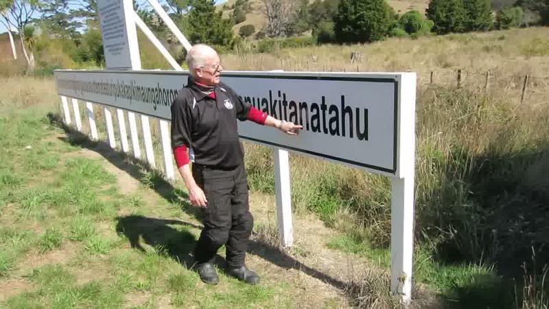 The pan nears the end of the sign